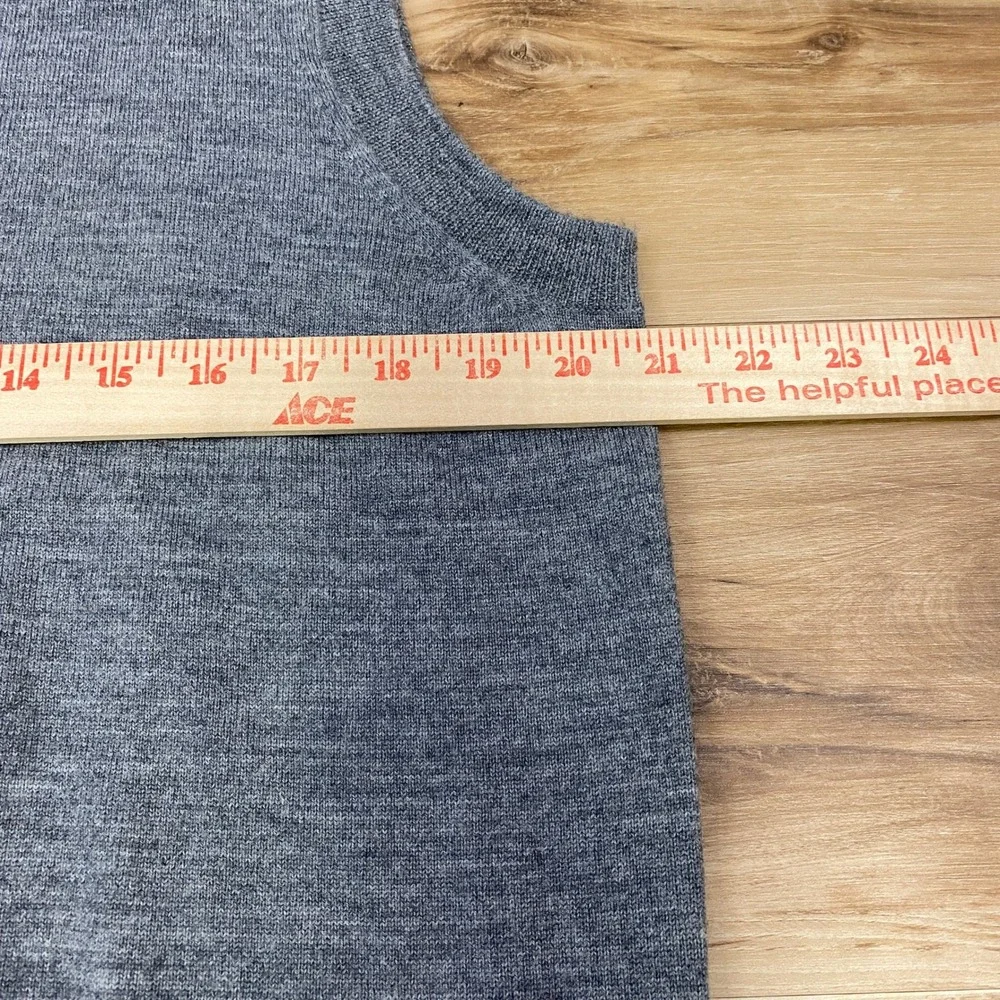 Banana Republic‎ Sweater Vest Mens M Merino Wool Classic Fit Grey Quiet Luxury